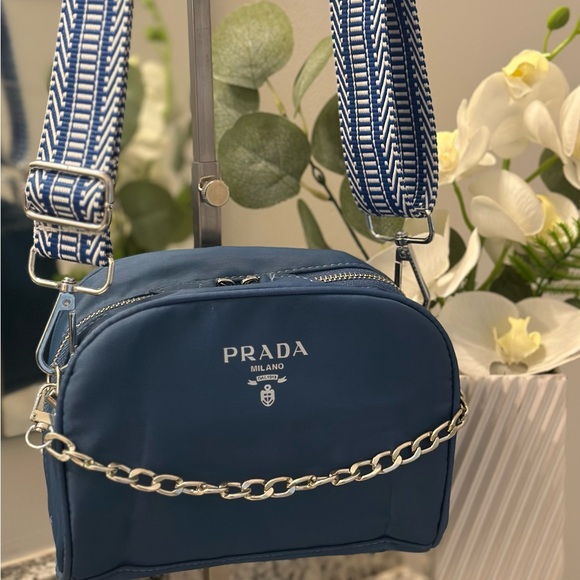 Prada Beauty Bag GWP item - Picture 2 of 8